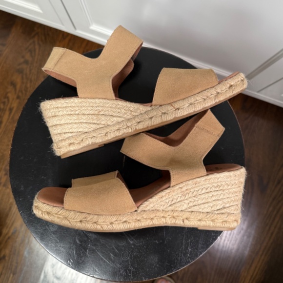 Picón Suede  Wedge Sandals - Picture 2 of 5